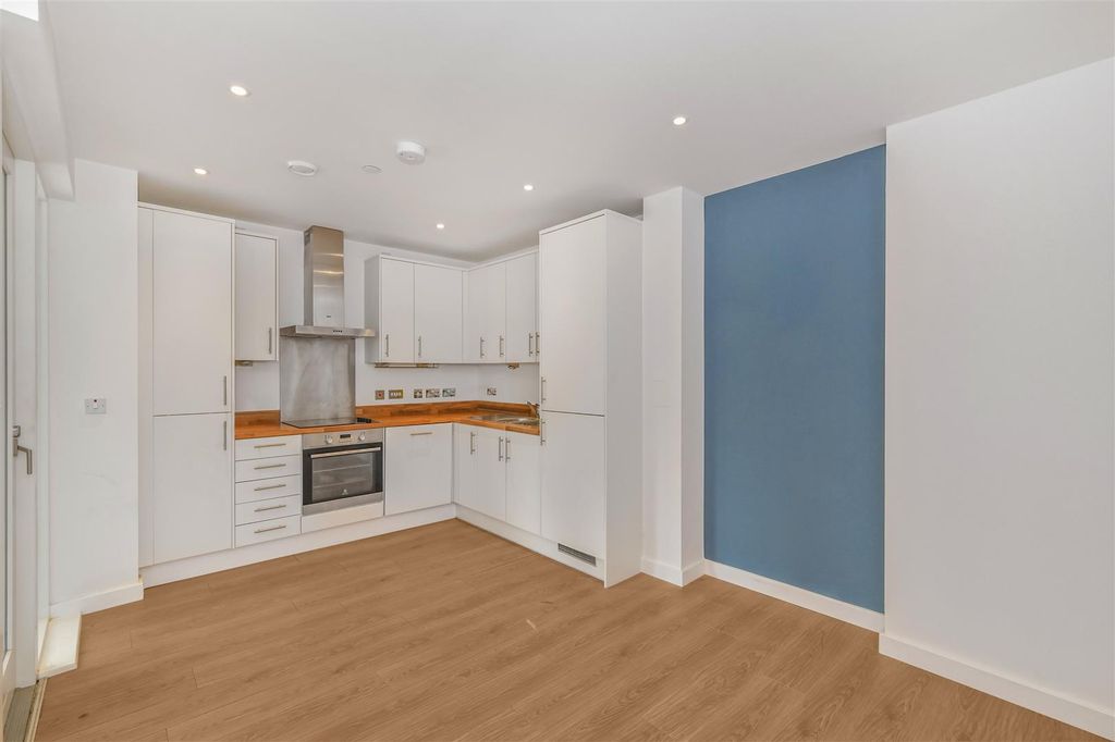 Property photo 2 of 12 46-17-Bessemer-Place - 2.Jpg