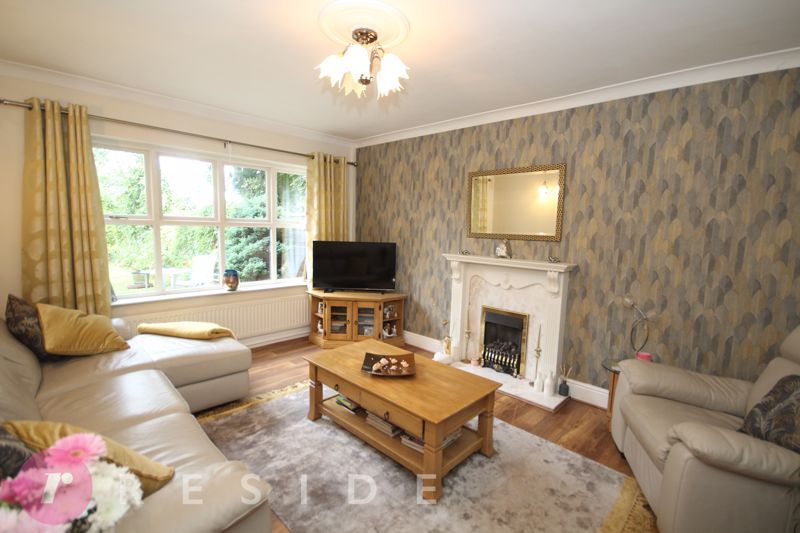 Property photo 3 of 24 Lounge
