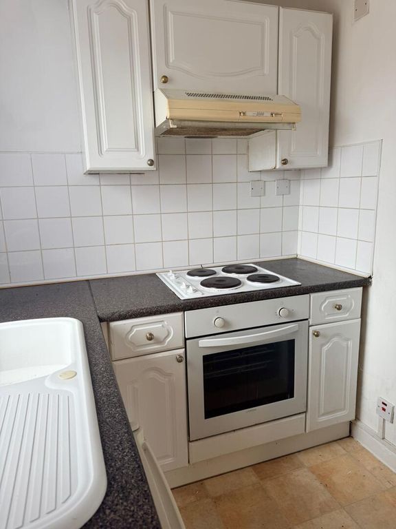 Property photo 2 of 10 Kitchen
