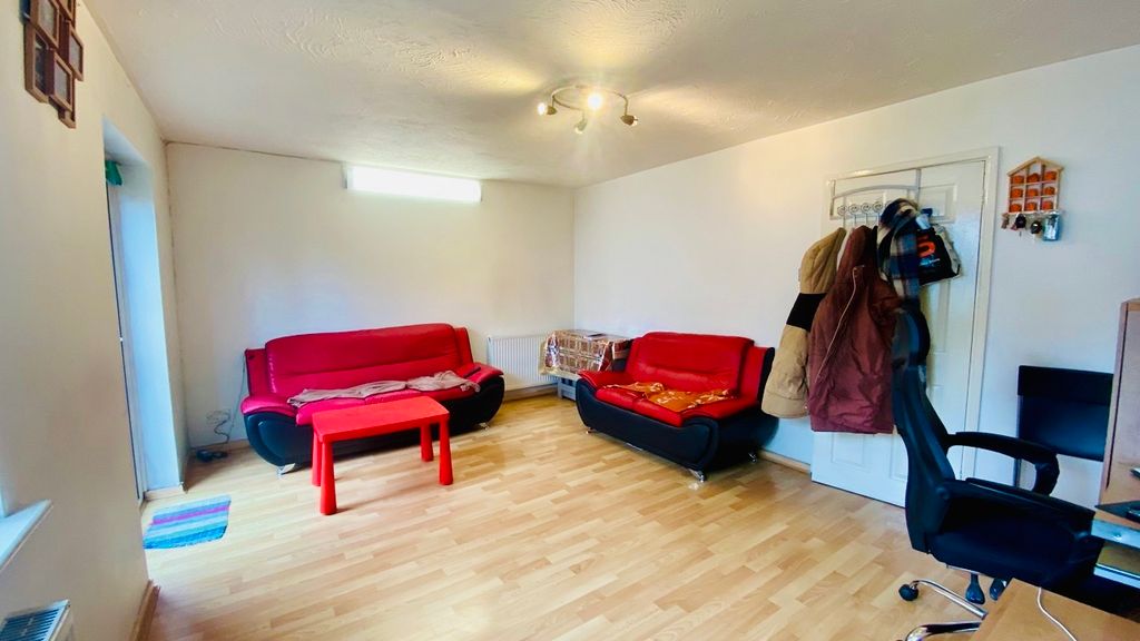 Property photo 2 of 18