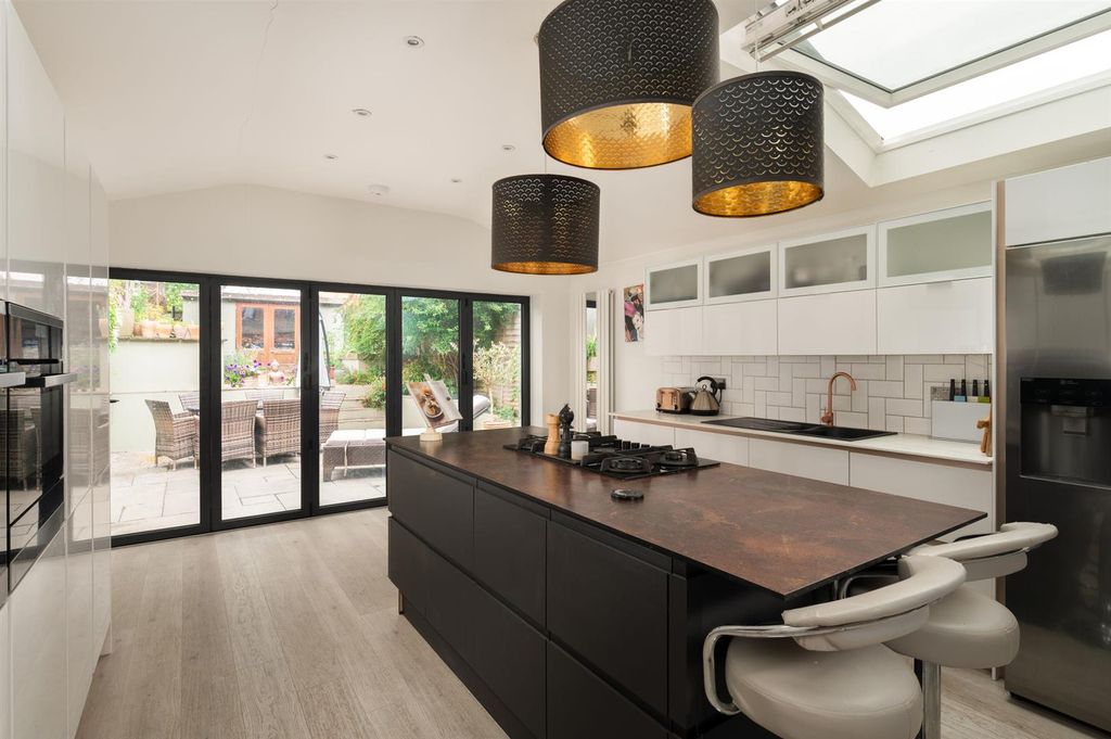 Property photo 3 of 15 Kitchen / Diner