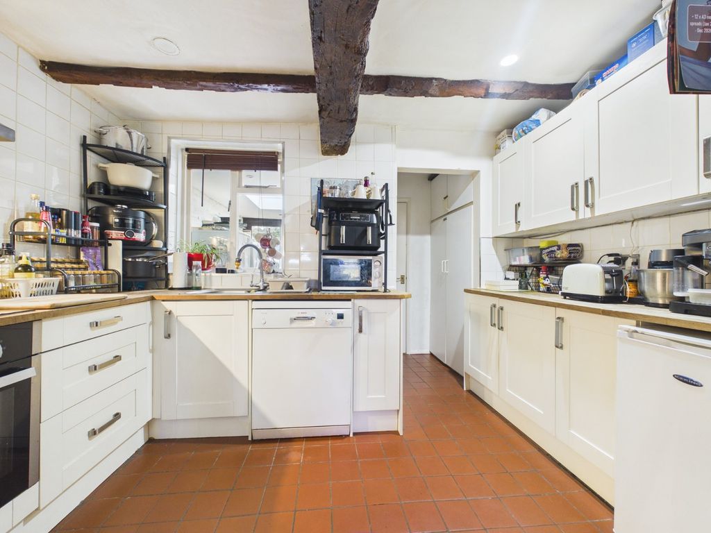 Property photo 3 of 23 Kitchen