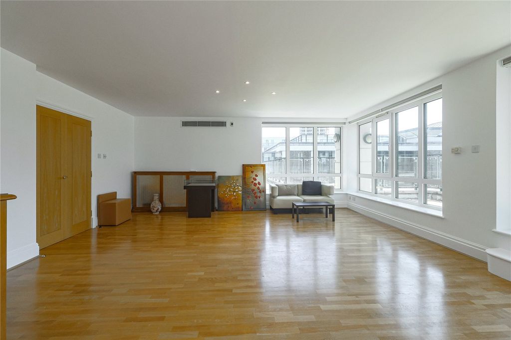 Property photo 1 of 24 Picture No. 04