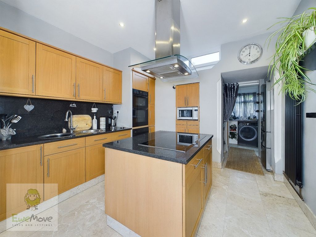 Property photo 3 of 20 Kitchen