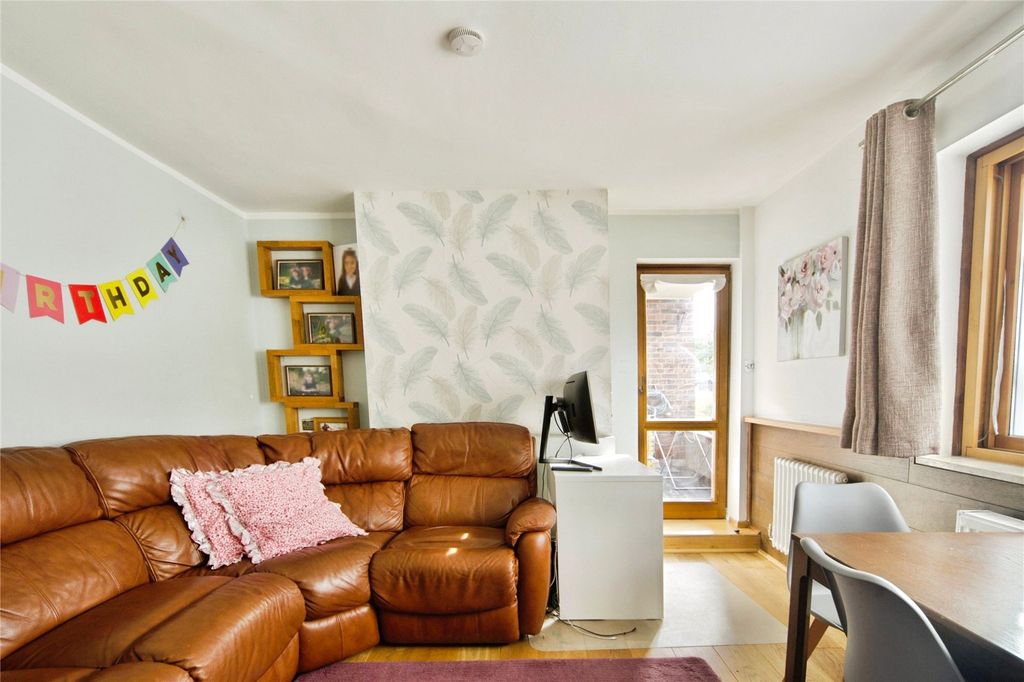 Property photo 3 of 21 Picture No. 03