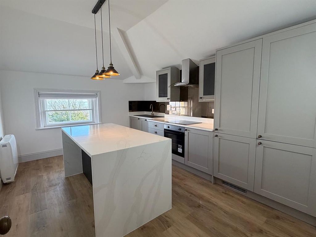 Property photo 1 of 11 Photo 7