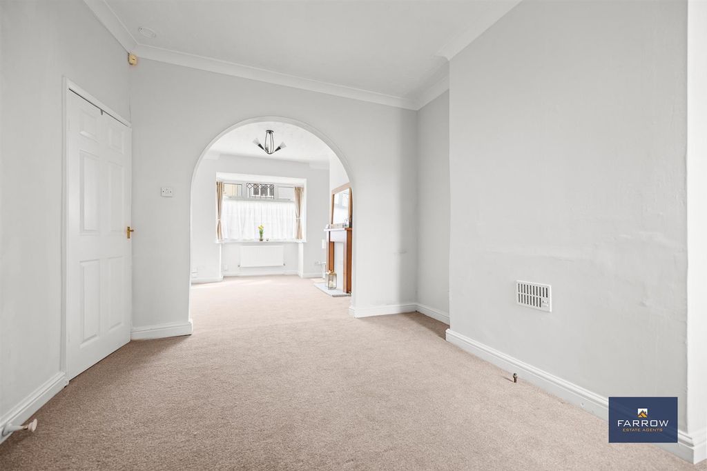 Property photo 3 of 21 Dining Room
