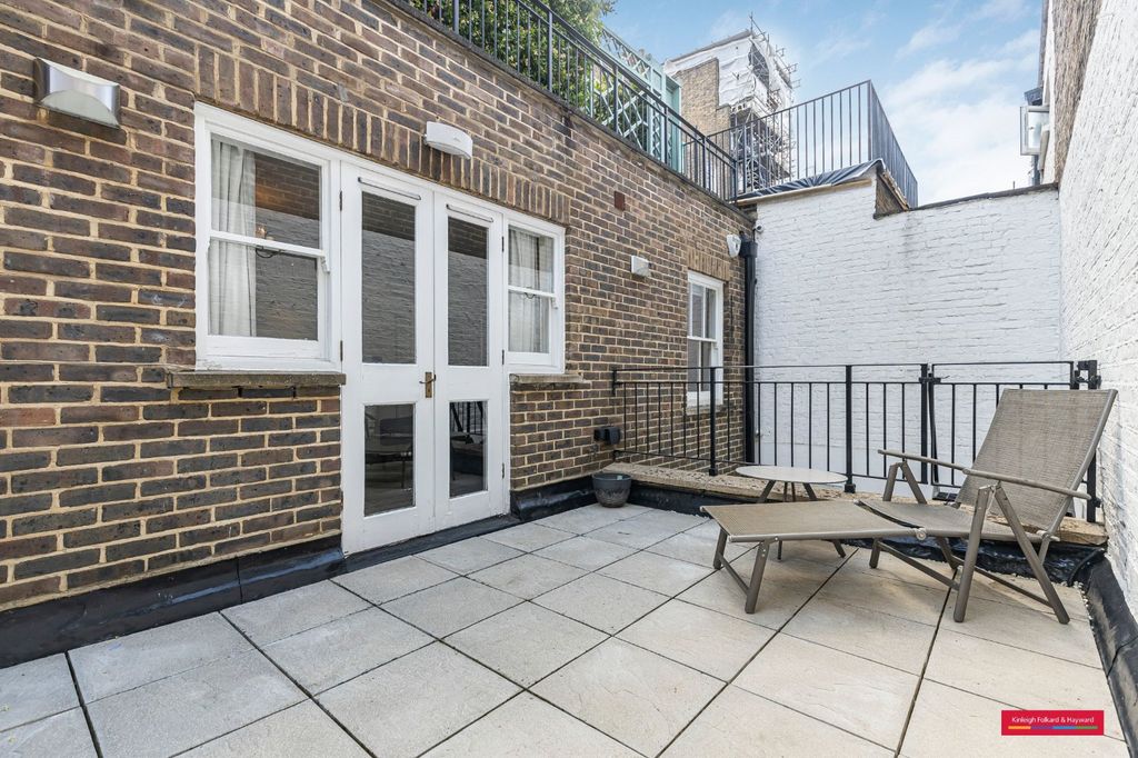 Property photo 3 of 22 Roof Terrace