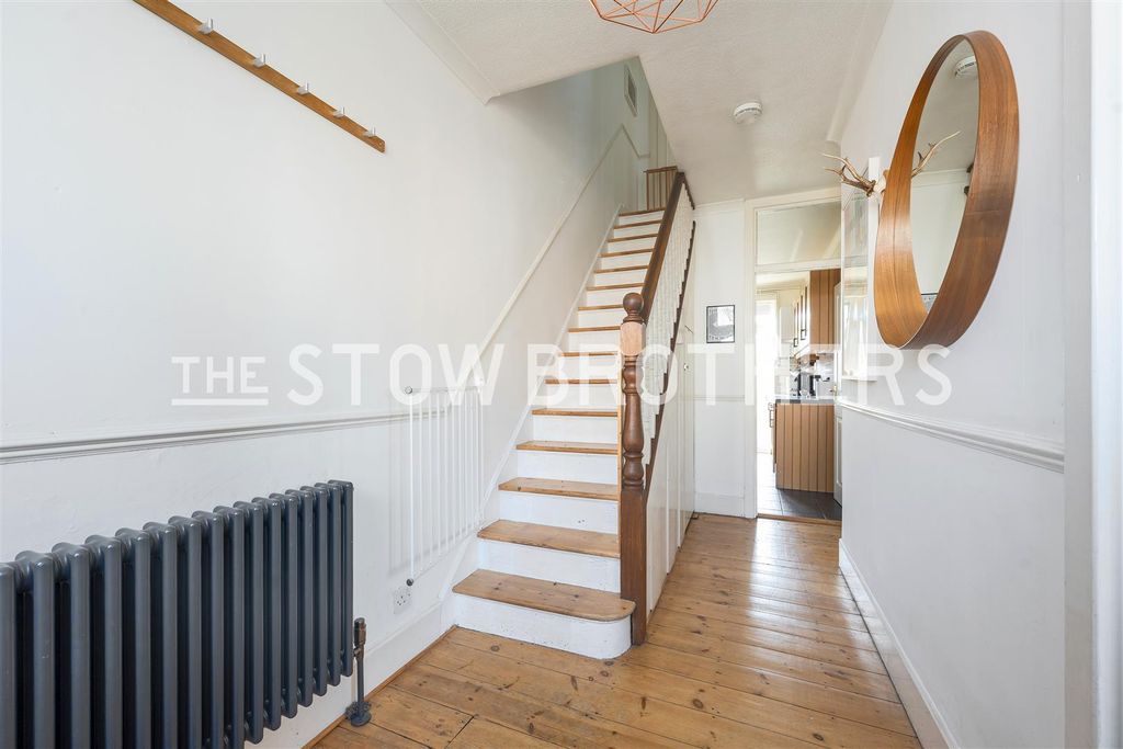 Property photo 2 of 27