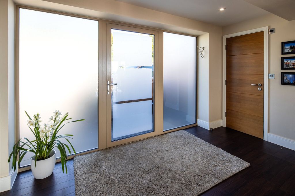 Property photo 2 of 15 Entrance