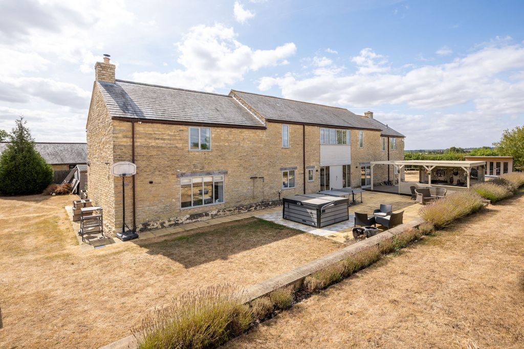 Property photo 2 of 37