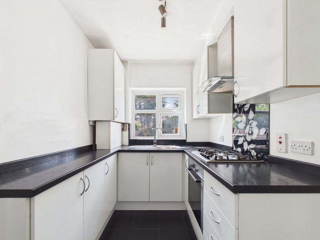 Property photo 2 of 18 Picture No. 27