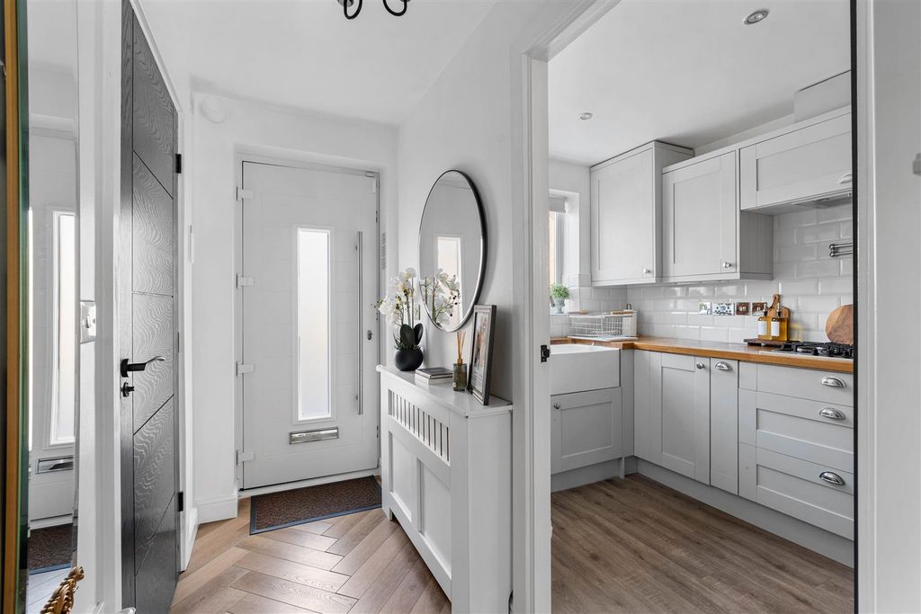 Property photo 3 of 25 Kitchen