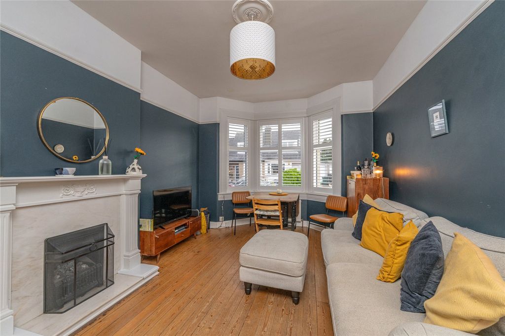 Property photo 2 of 35 Lounge