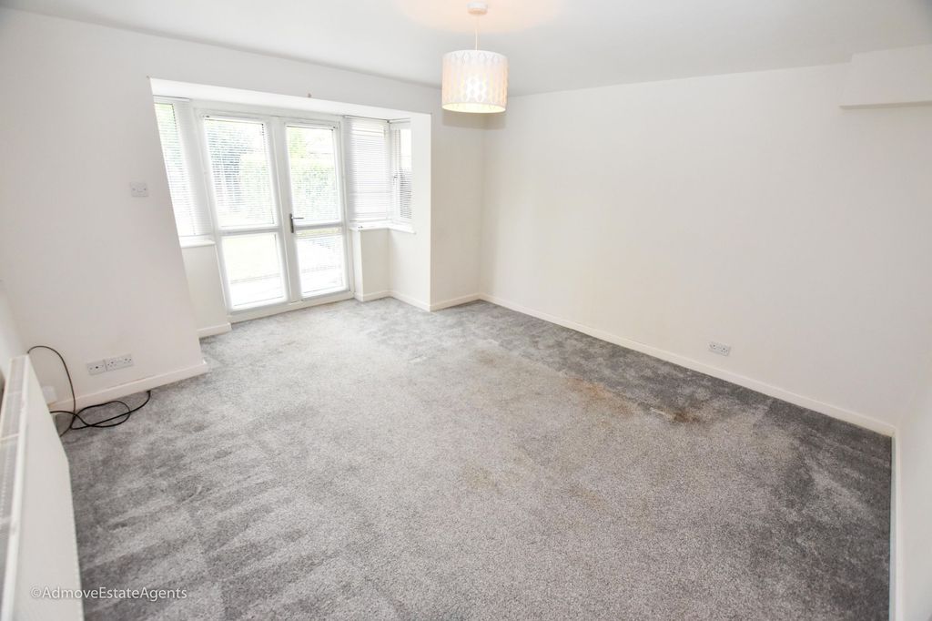 Property photo 3 of 8 Photo 5