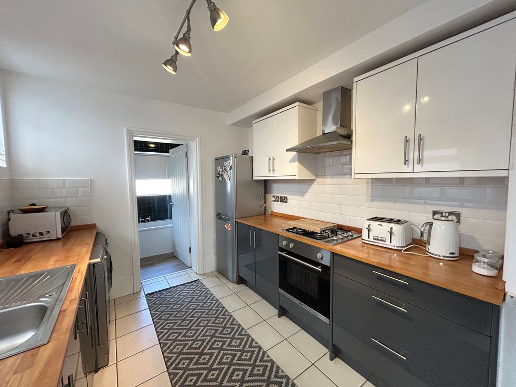 Property photo 3 of 14 Kitchen