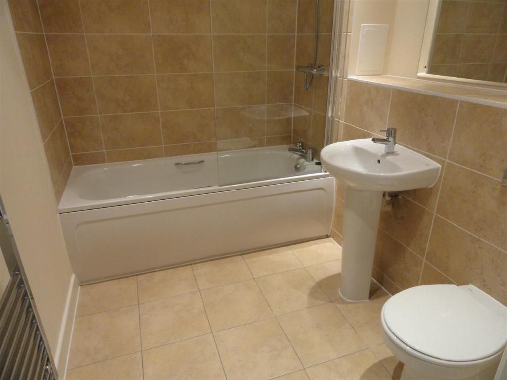 Property photo 3 of 13 Bathroom