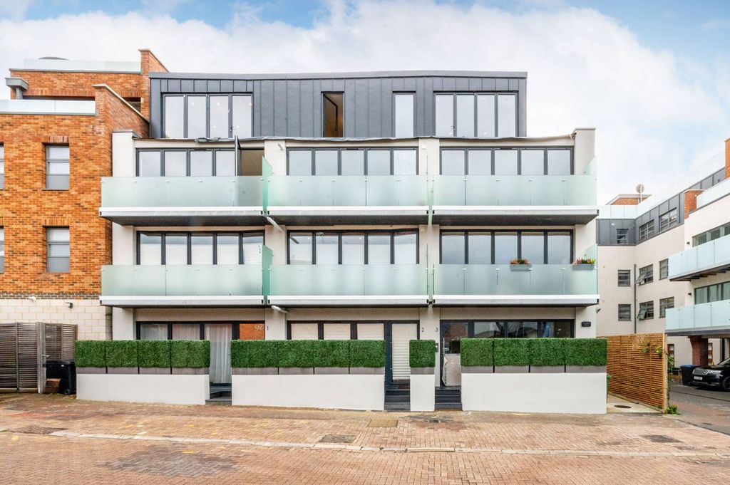 Property photo 2 of 8