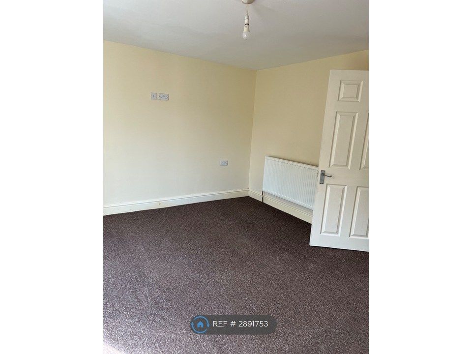 Property photo 3 of 7 Living Room