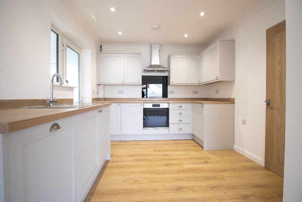 Property photo 3 of 15 3915447