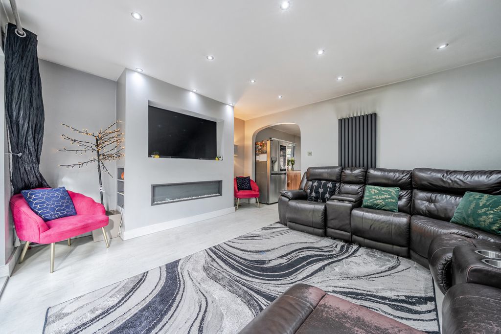 Property photo 3 of 32 Reception Room