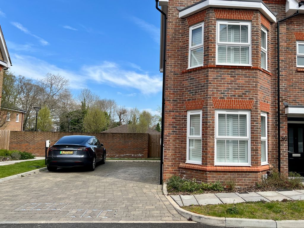 Property photo 2 of 11