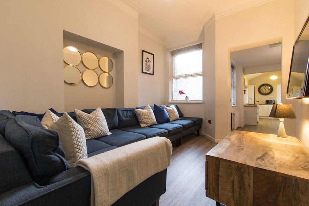 Property photo 1 of 6 9Cr Lounge