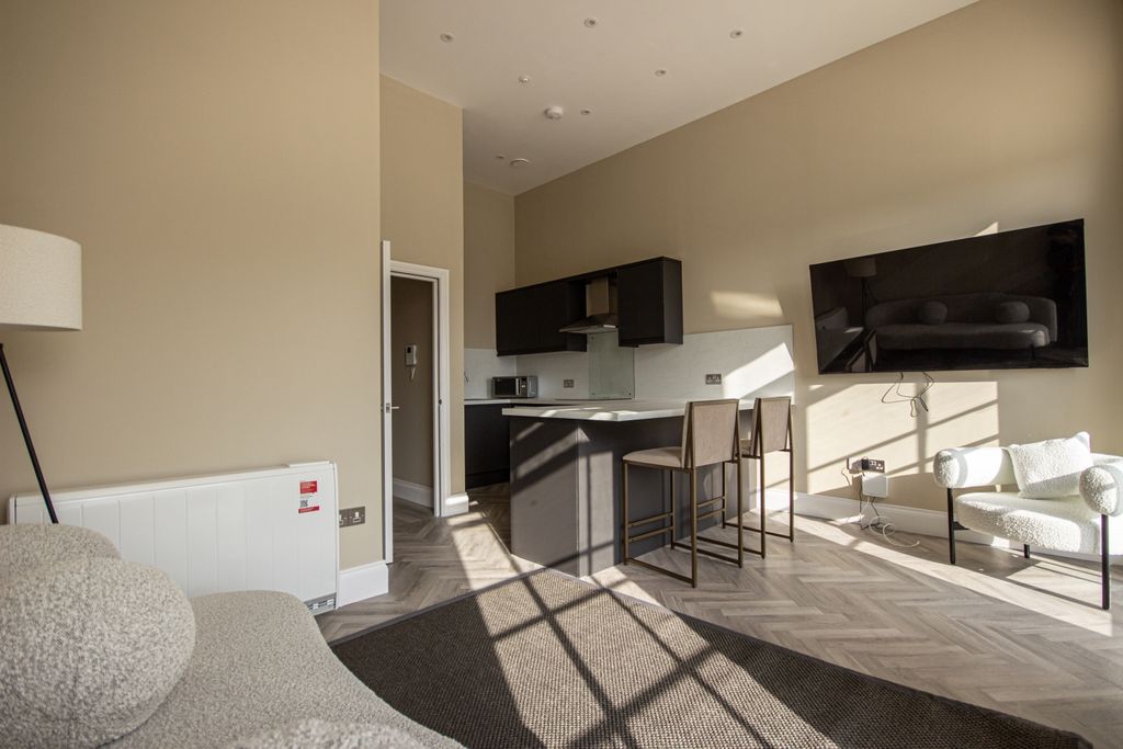 Property photo 2 of 11 3