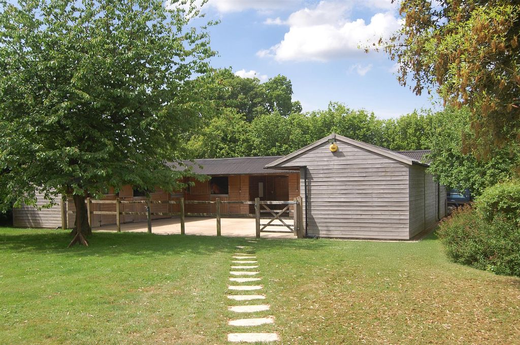 Property photo 2 of 28 Stable Yard Rear Of Garden.Jpg