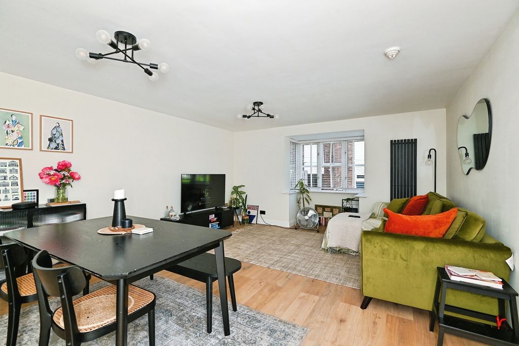 Property photo 2 of 8 Pbox-Img.Jpg