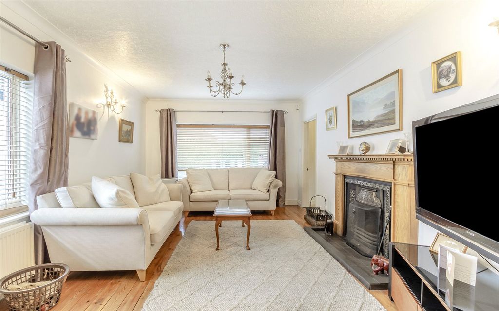 Property photo 3 of 18 Sitting Room