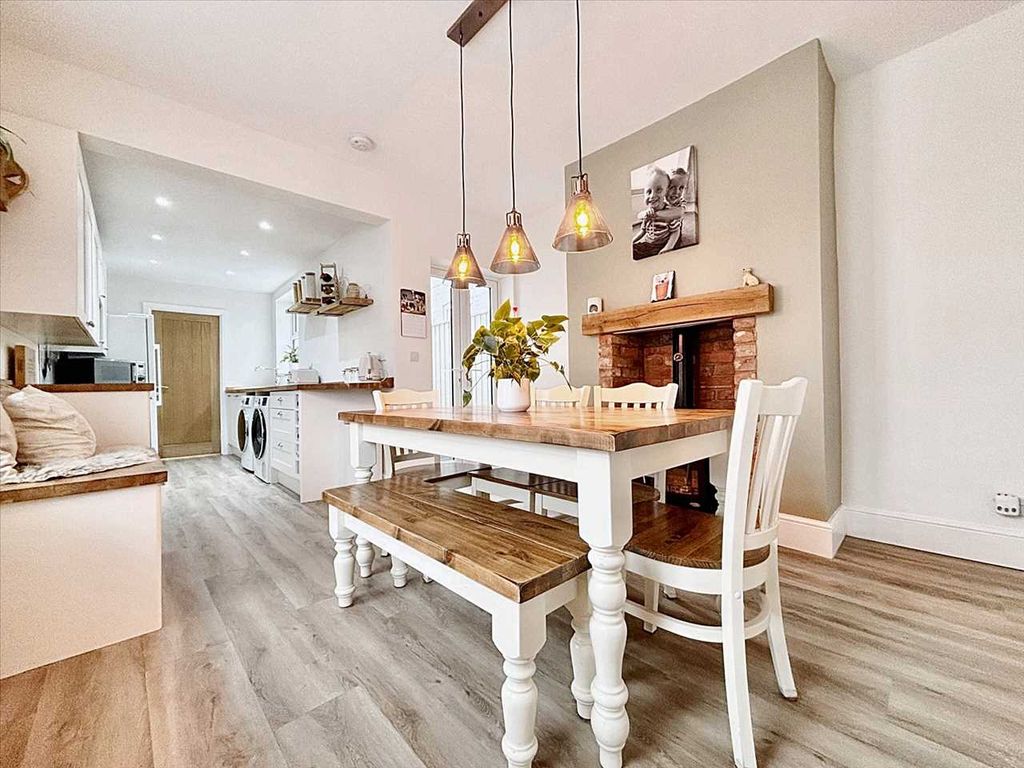 Property photo 2 of 25 Kitchen