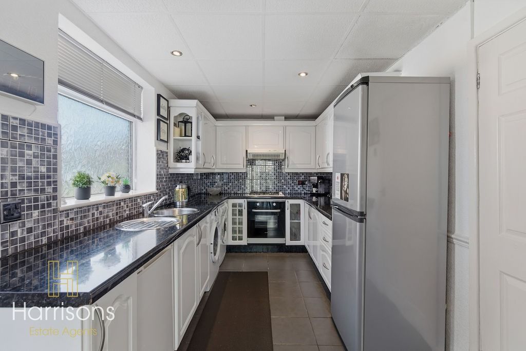 Property photo 3 of 33 4961986