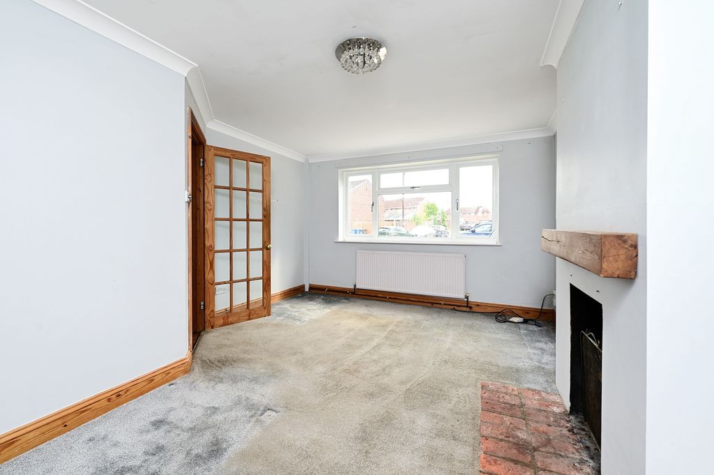 Property photo 2 of 16 9 Winchester Way (10)