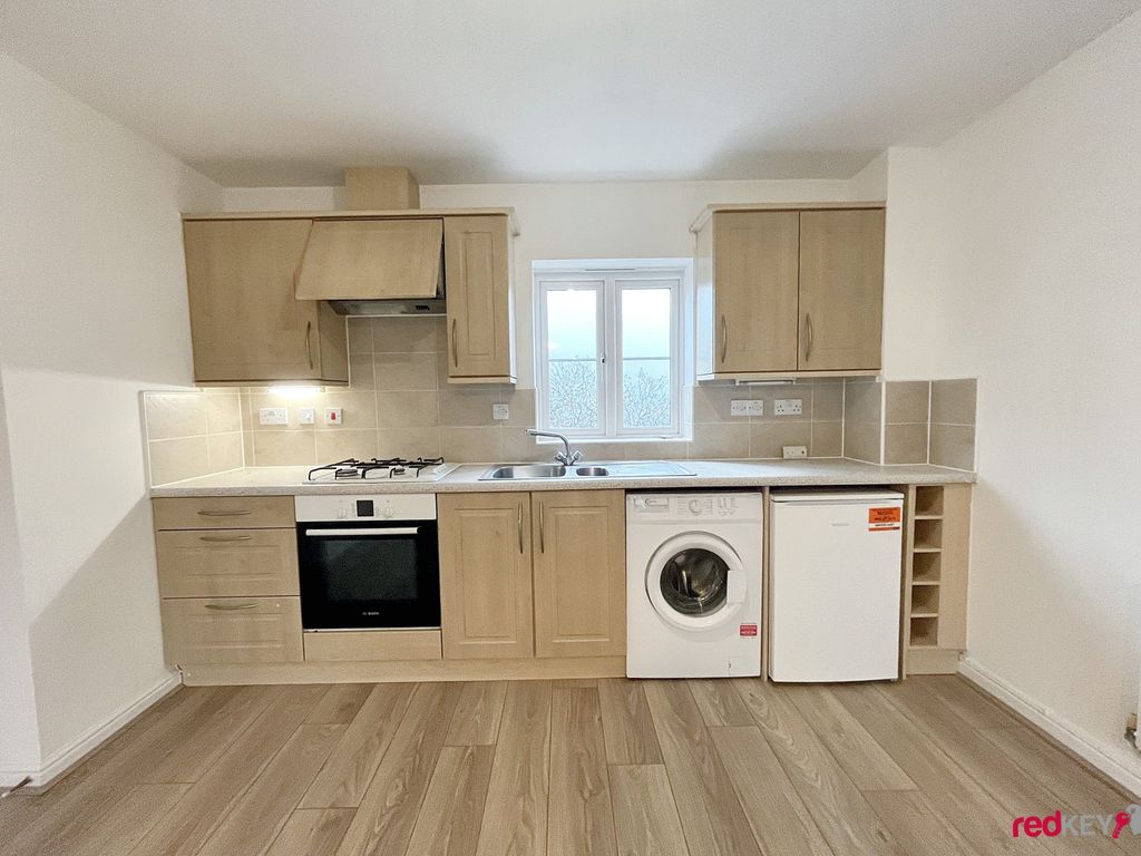 Property photo 3 of 8 Kitchen