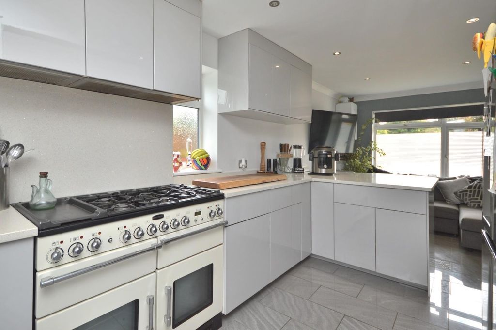 Property photo 3 of 26 Kitchen/Breakfast Room