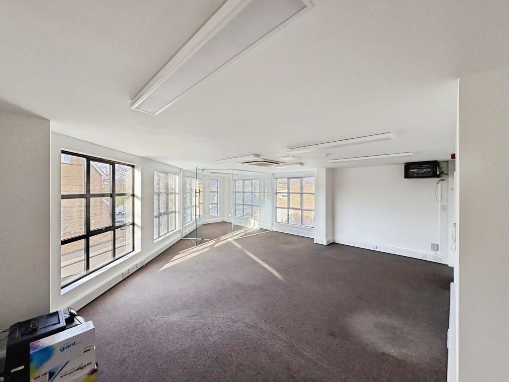 Property photo 3 of 6 Photo 261