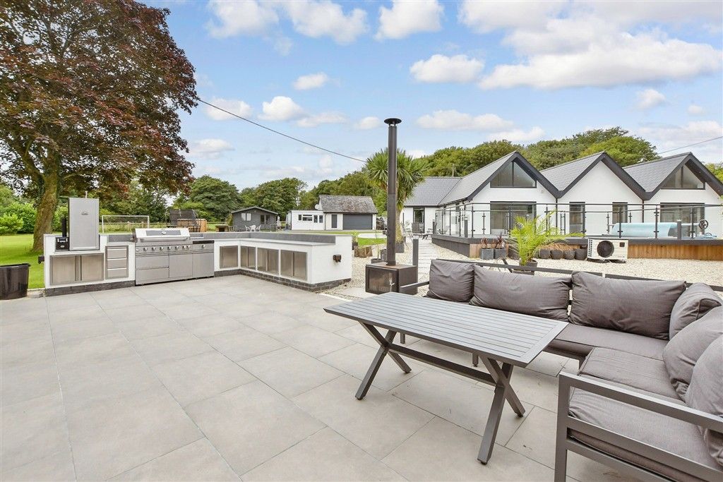 Property photo 3 of 18 Patio / Decking