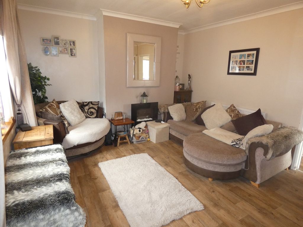 Property photo 2 of 14 Front Lounge