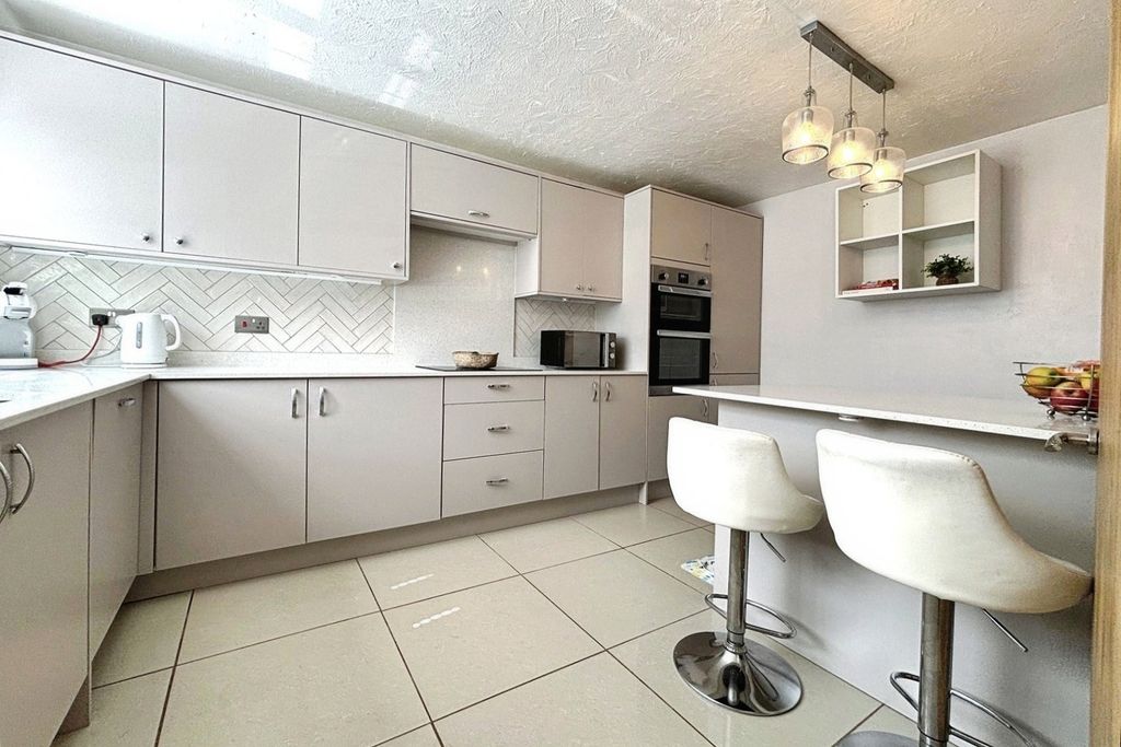 Property photo 3 of 8 Pbox-Img.Jpg