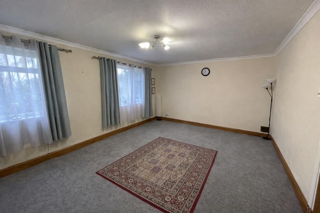 Property photo 3 of 7 Loungea.Png