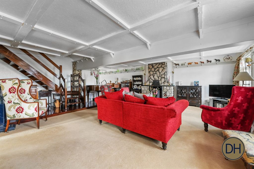 Property photo 2 of 29 Toot Hill