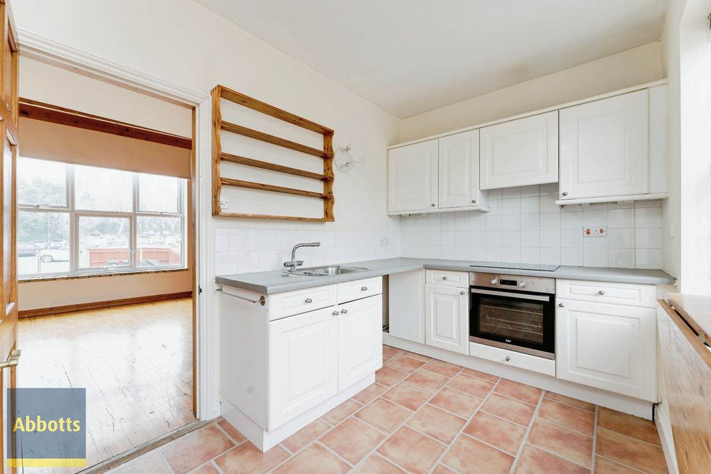 Property photo 3 of 11 Kitchen 1