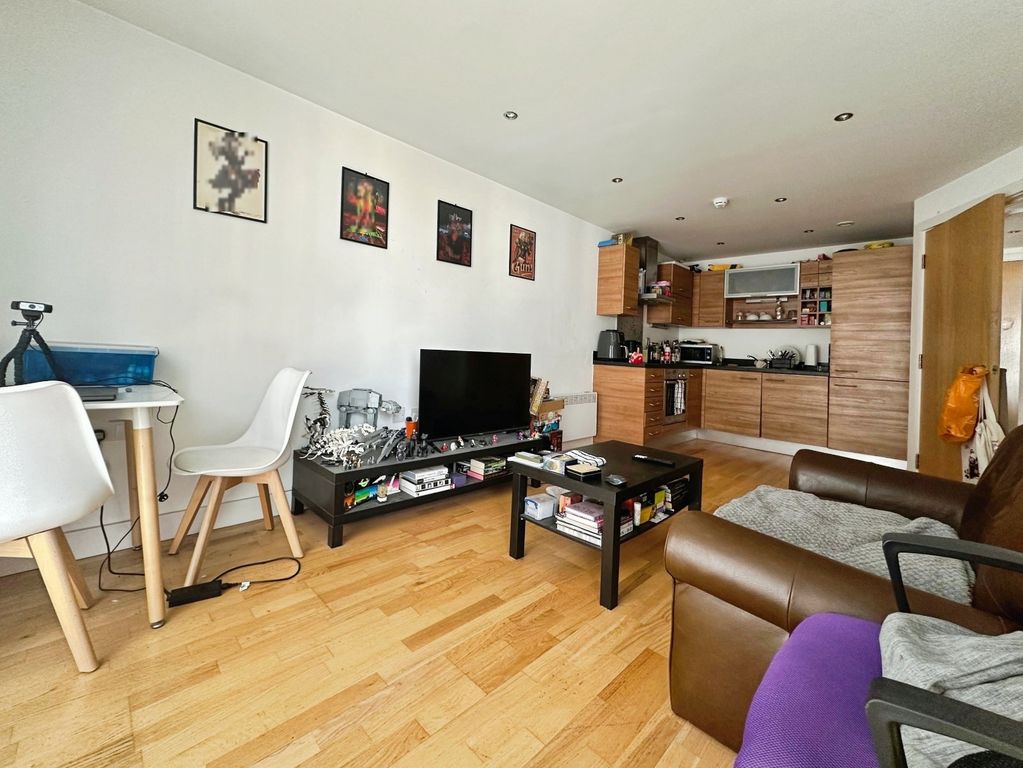 Property photo 2 of 8 Picture No. 12