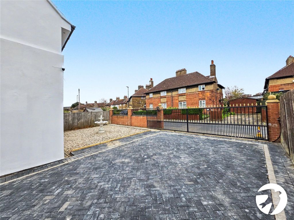 Property photo 3 of 18 Picture No. 04