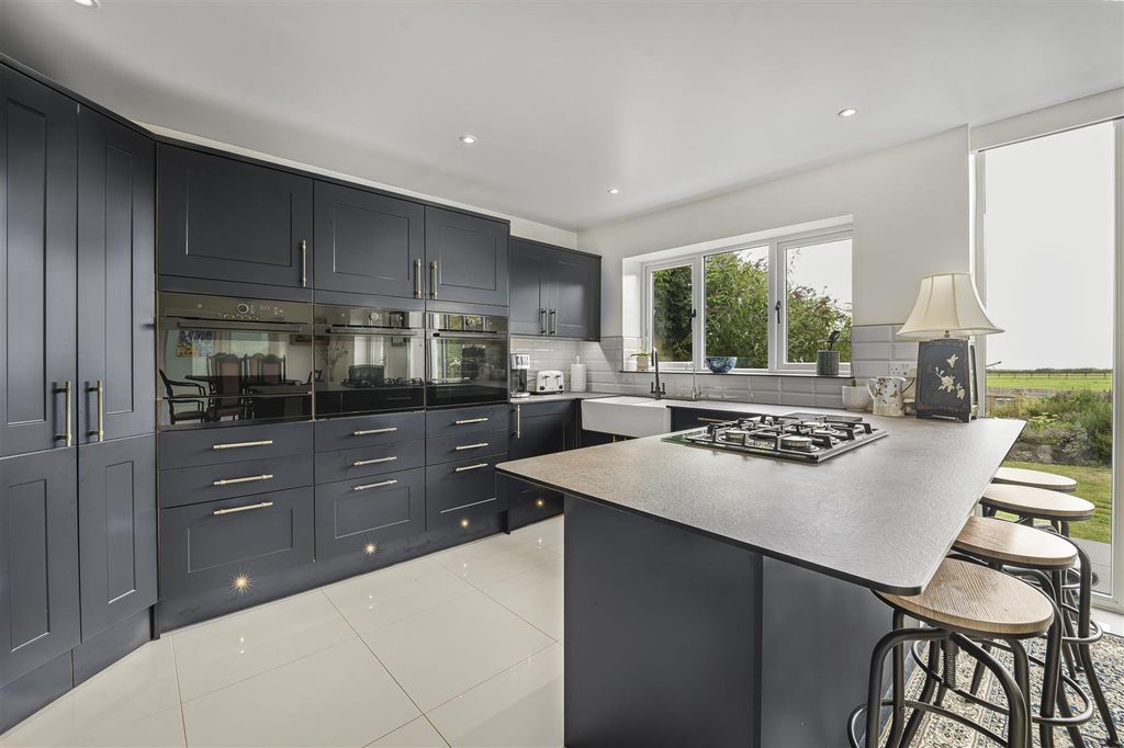 Property photo 3 of 25 A7401229.Jpg