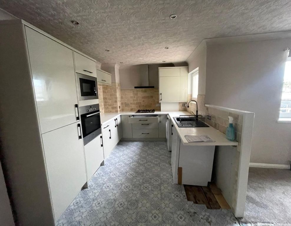 Property photo 3 of 6 Kitchen Area