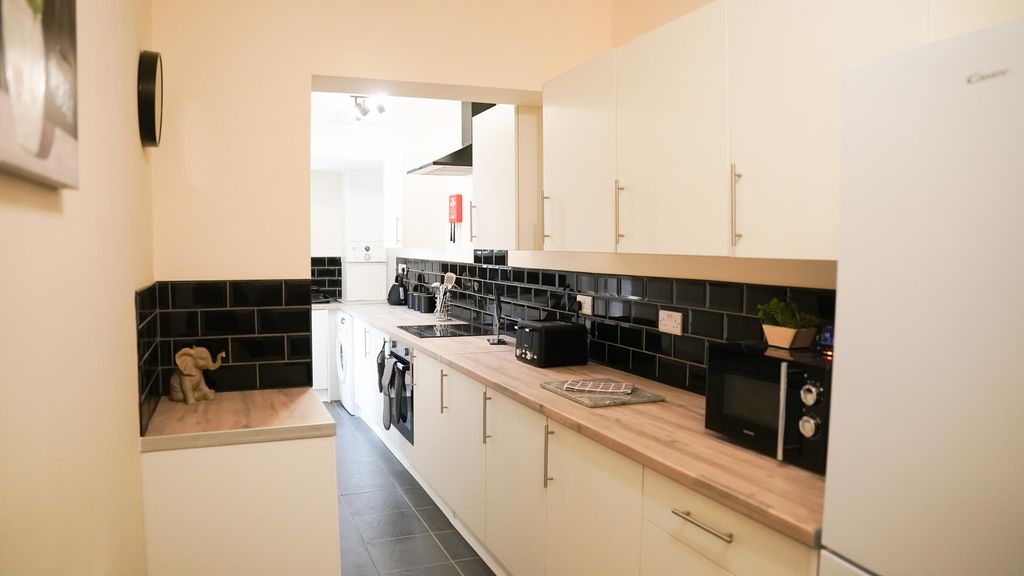 Property photo 3 of 5 Kitchen