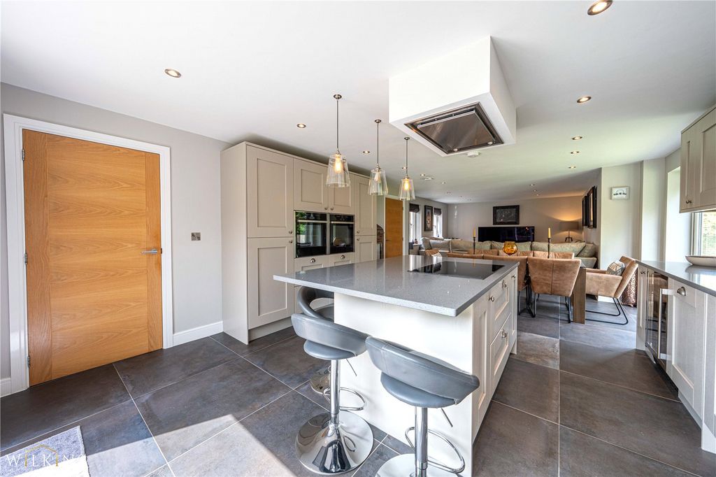 Property photo 3 of 57 Picture No. 23