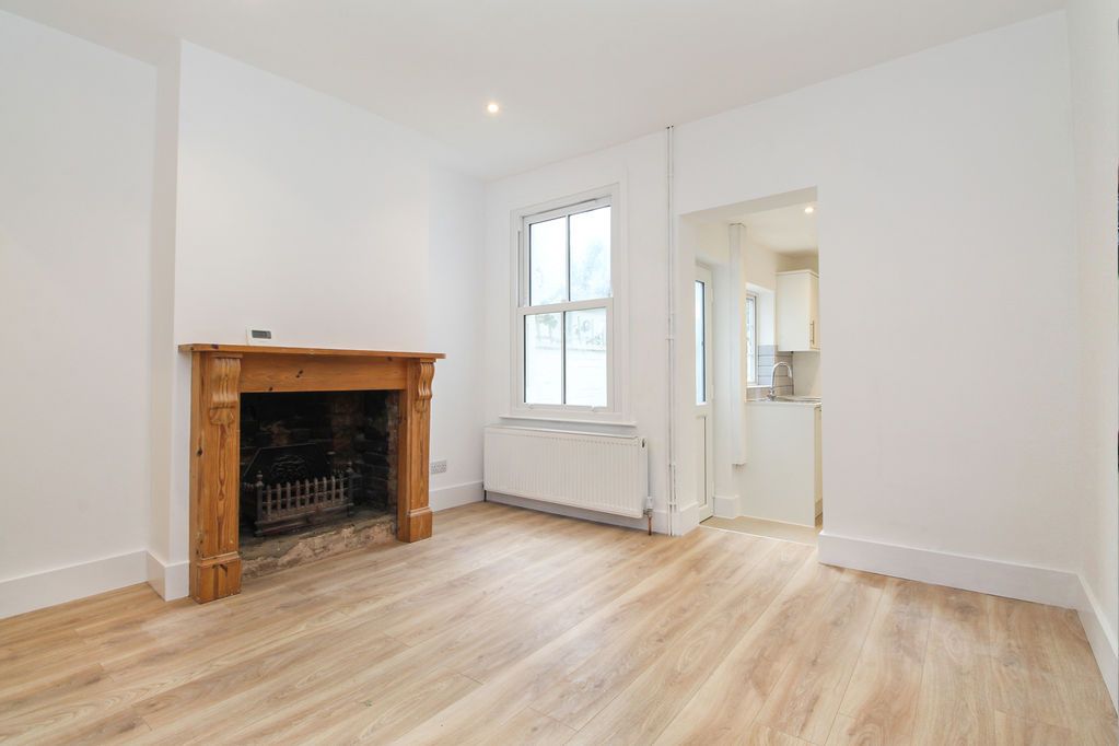 Property photo 2 of 11 Lounge